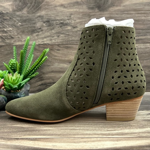 NIB Soludos Lola Perforated Pointed Toe Heeled Ankle Bootie Boots Olive Suede 8M - Picture 7 of 14